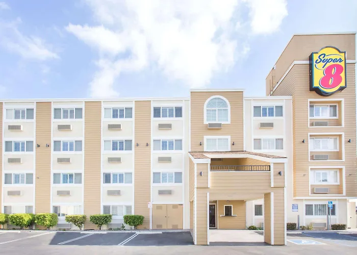 Super 8 By Wyndham National City Chula Vista