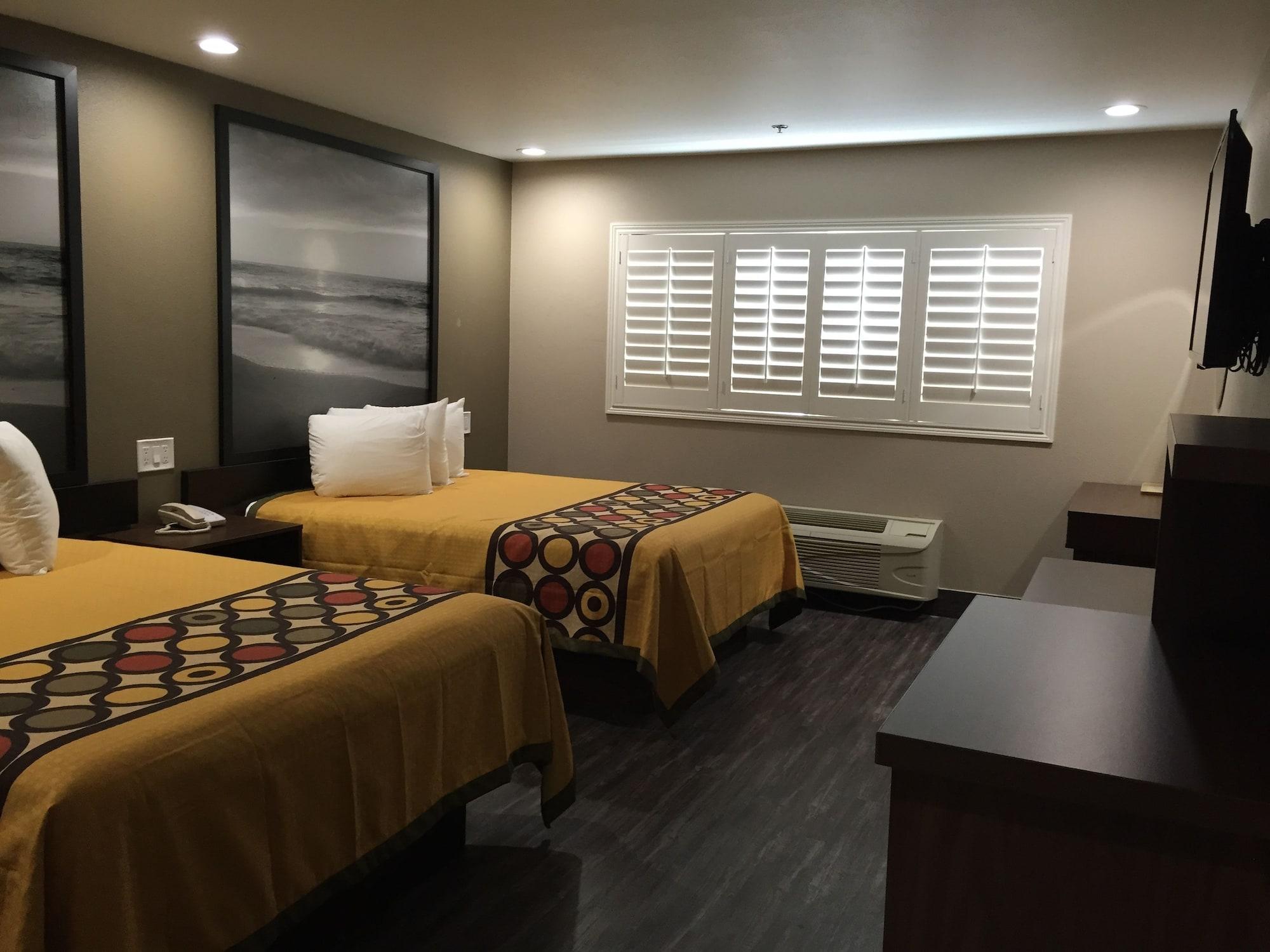 Hotel Super 8 By Wyndham Chula Vista 2*