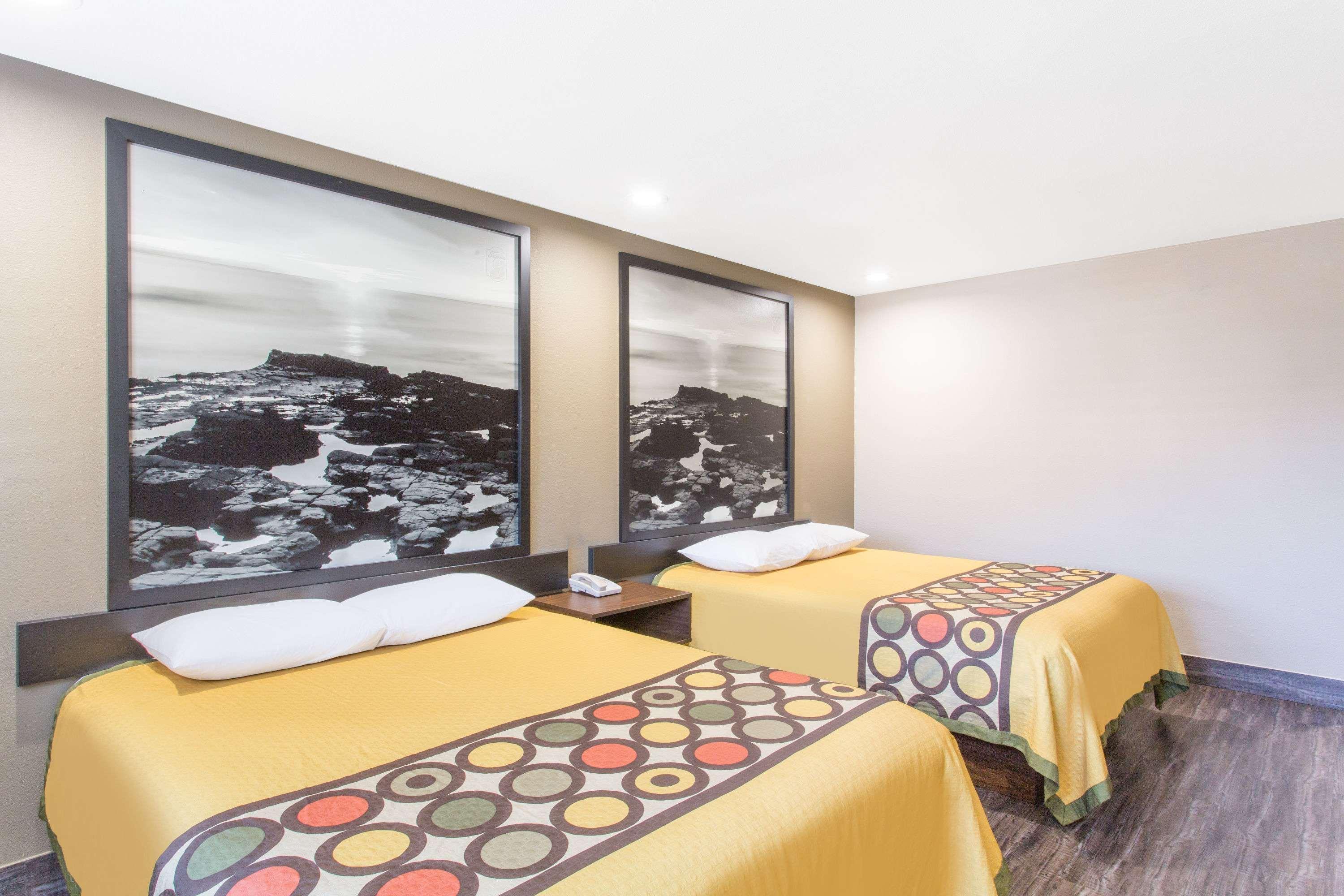 Super 8 By Wyndham Chula Vista Hotel 2*
